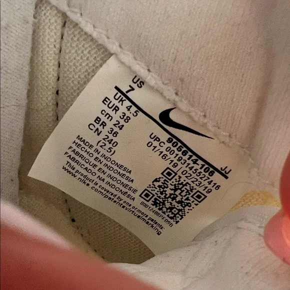 Nike Women's White black and pink Cortez - Picture 3 of 4